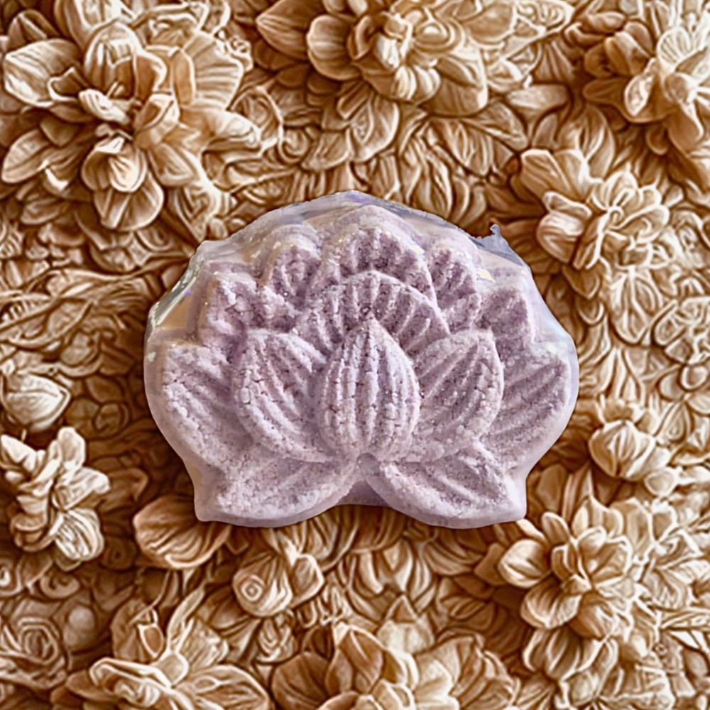 Jasmine and Leather 2oz Bath Bomb 1% Dilution