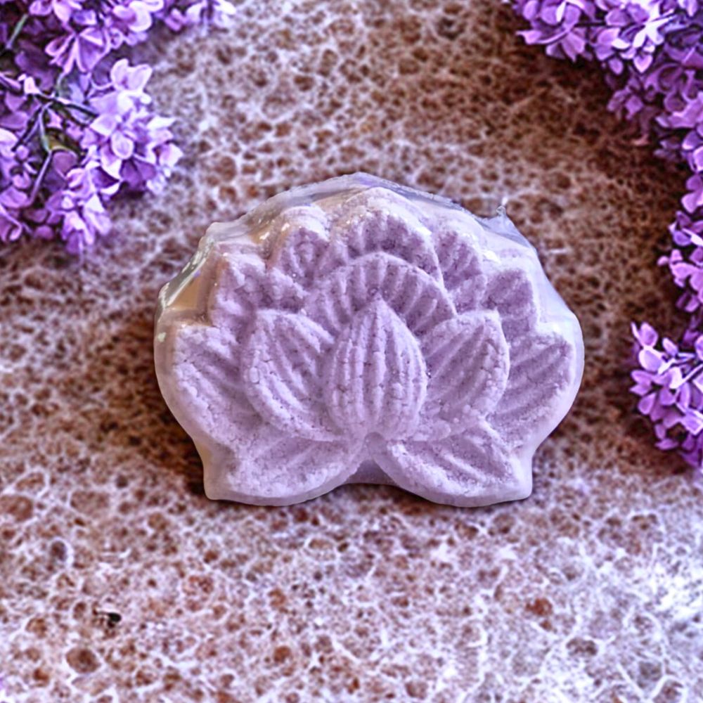 Leather and Lilac Single 2oz Bath Bomb 2% Dilution